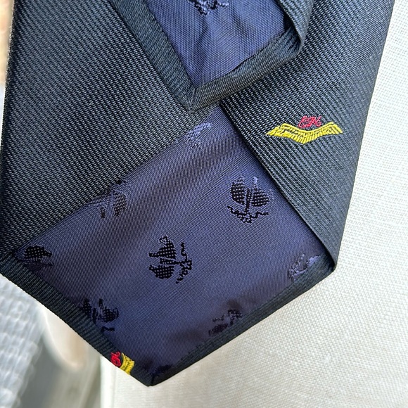 Brooks Brothers Black with Red and Gold All Silk Tie - Picture 5 of 6